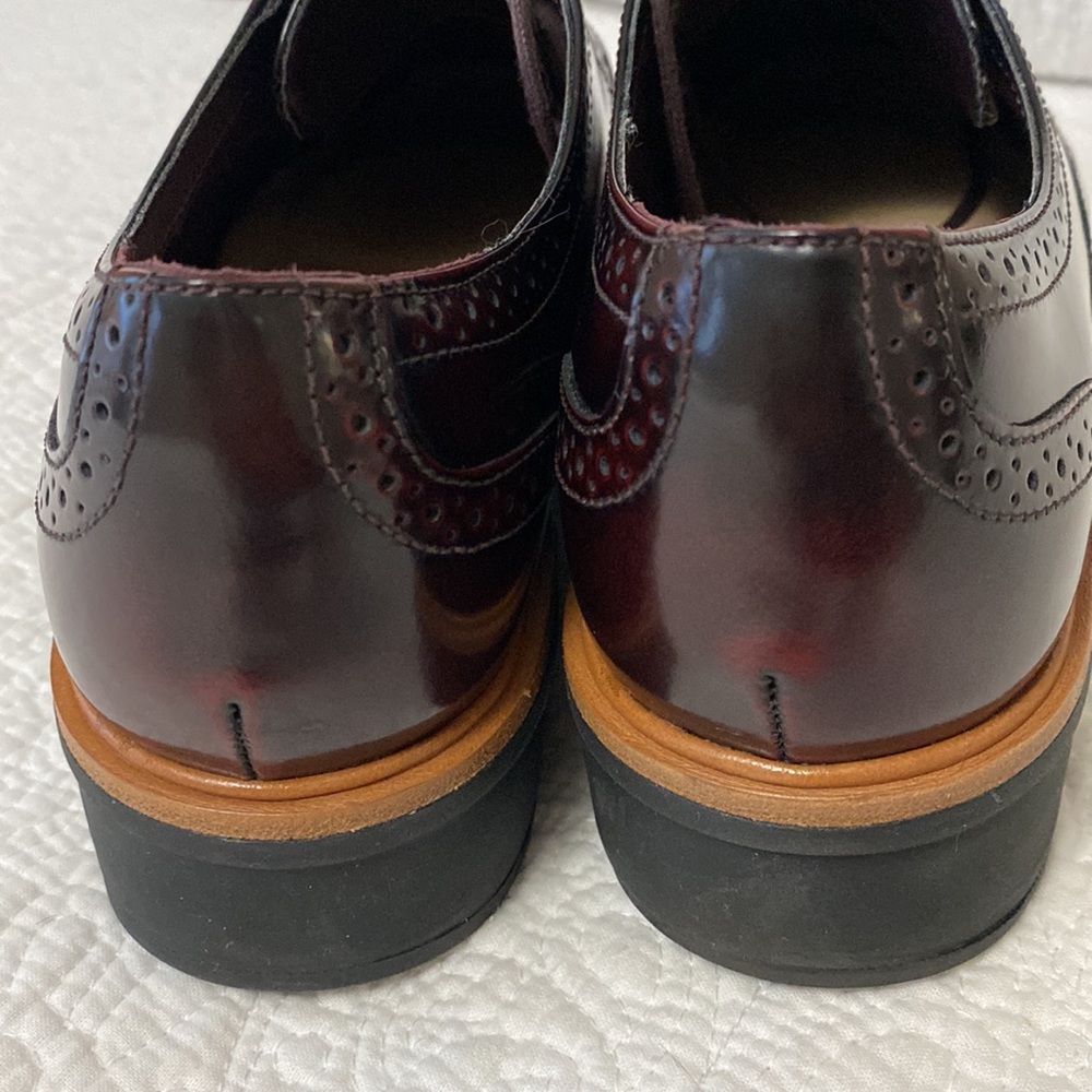 Ladies’ Oxfords by Clarks - Picture 7 of 14